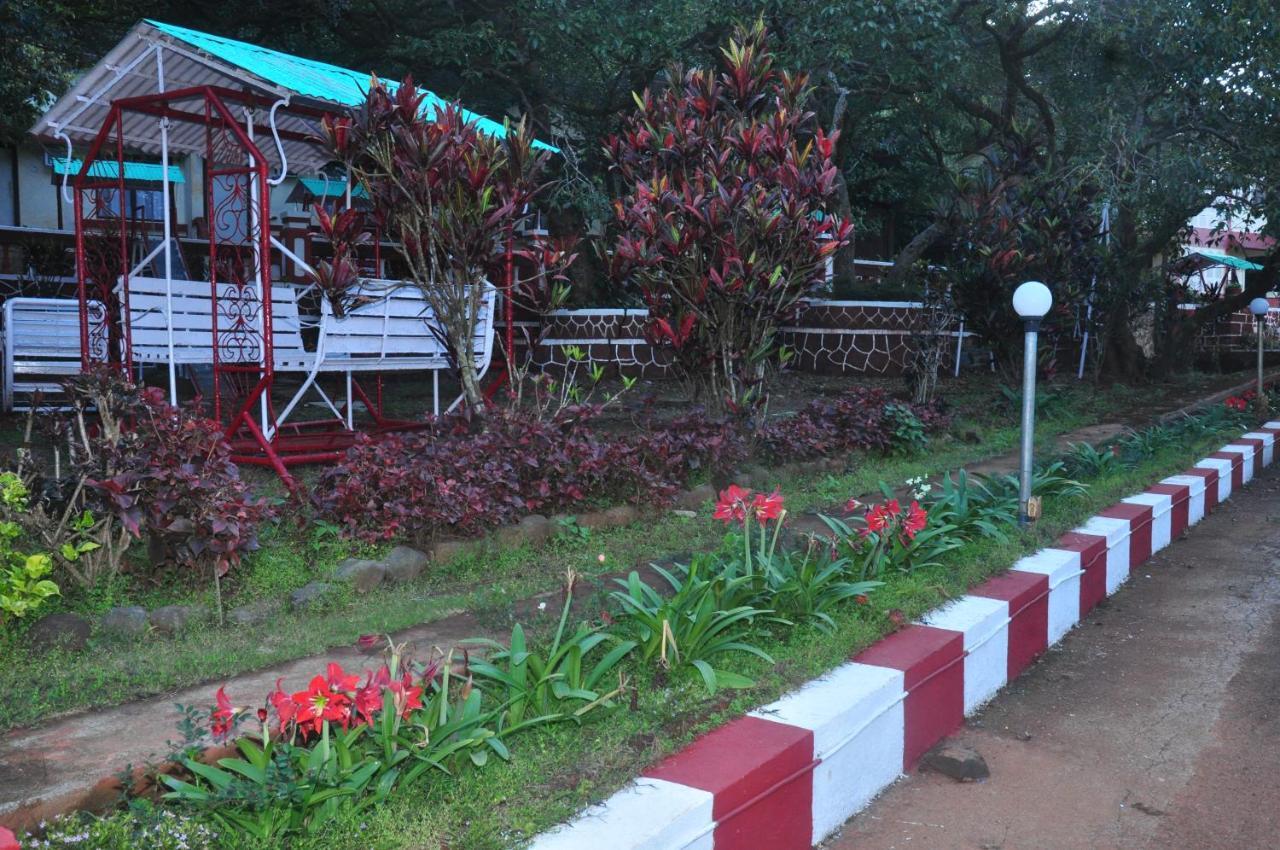 The Ishwar Inn Resort มหาบาเลชวาร์ ภายนอก รูปภาพ